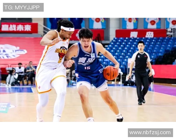 好兄弟一路平安!杨瀚森和马卢阿奇两个首轮秀赛后拥抱 好兄弟一路平安!杨瀚森和马卢阿奇两个首轮秀赛后拥抱