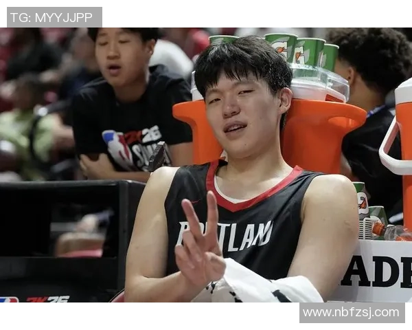 斯普利特评杨瀚森首发！爆赞末节发挥，发布会不满裁判为其抱不平